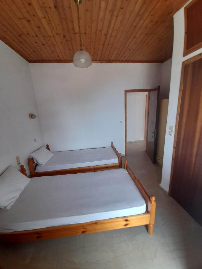 Christina Sunny Rooms Loútsa Buitenkant foto